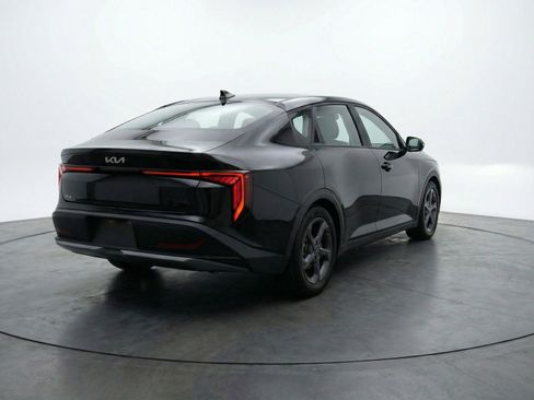 Used 2025 Kia K4 LXS image 9