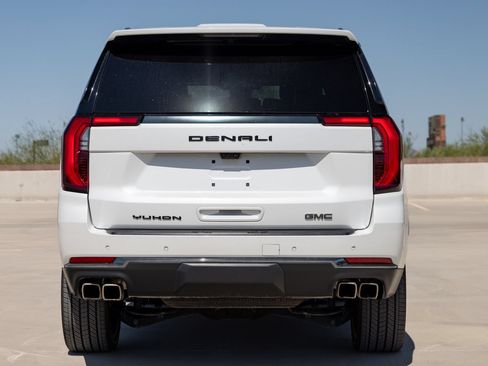 Used 2025 GMC Yukon Denali Ultimate AWD/4WD image 10