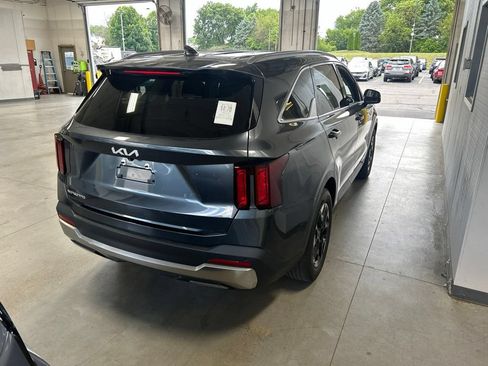 Used 2024 Kia Sorento S FWD image 7