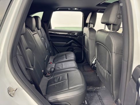 Used 2014 Porsche Cayenne image 36