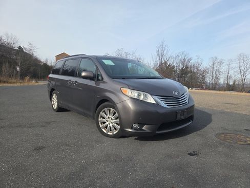 Used 2012 Toyota Sienna AWD image 1