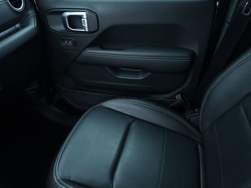 Used 2023 Jeep Gladiator Overland w/ Popular Equipment Package image 25