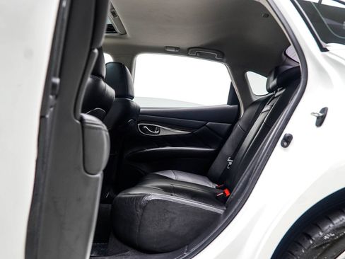 Used 2015 INFINITI Q70 3.7 RWD image 39