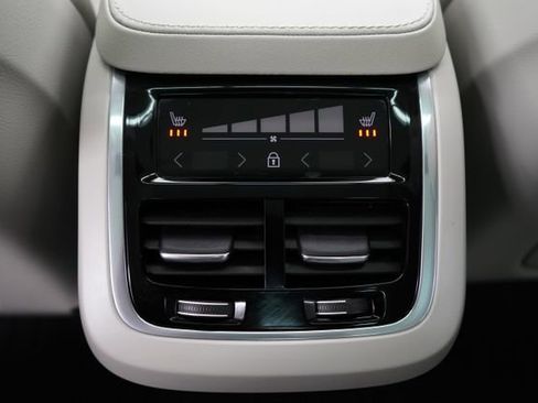 Used 2025 Volvo XC90 B6 Ultra w/ Lounge Package AWD/4WD image 45