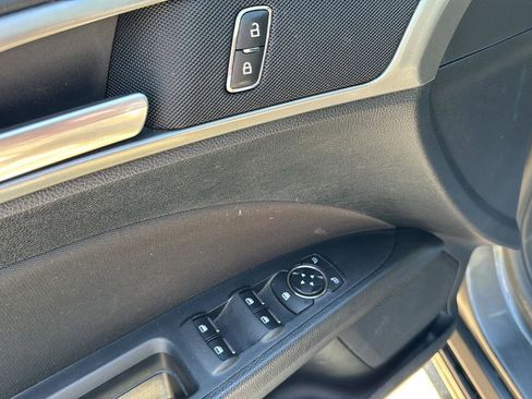 Used 2018 Ford Fusion SE FWD image 13