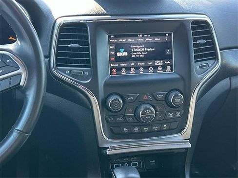 Used 2018 Jeep Grand Cherokee Laredo image 16