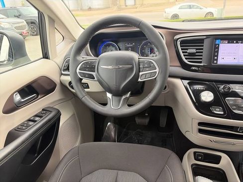 Used 2023 Chrysler Voyager LX FWD image 30