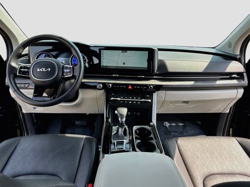 Used 2024 Kia Carnival EX FWD image 14