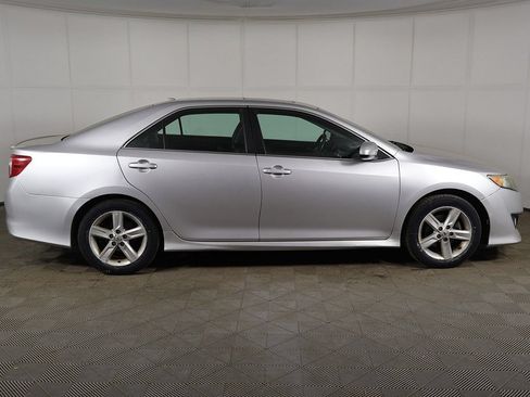 Used 2013 Toyota Camry SE w/ Leather Pkg FWD image 13