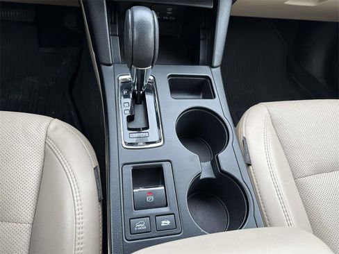 Used 2019 Subaru Outback 2.5i Limited w/ Popular Package #2 image 7