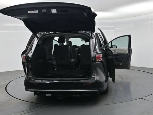 Used 2021 Toyota Sienna Limited FWD image 38