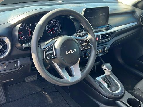 Used 2023 Kia Forte LXS w/ LXS Technology Package image 8
