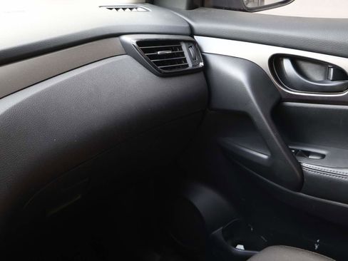 Used 2017 Nissan Rogue Sport S image 14