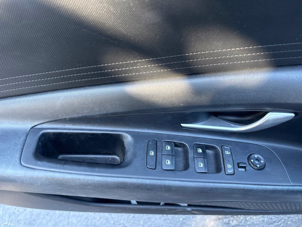 Used 2021 Hyundai Elantra SE FWD image 12