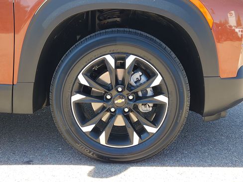 Used 2021 Chevrolet TrailBlazer LT w/ Premium Seating Package AWD/4WD image 18