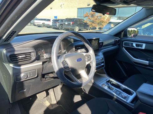 Used 2022 Ford Explorer XLT image 8