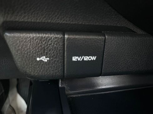 Used 2020 Toyota Camry SE image 32