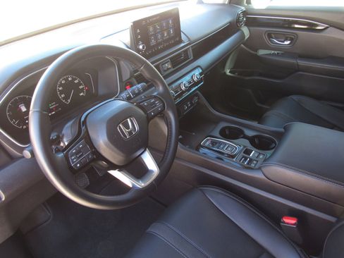 Certified 2025 Honda Pilot EX-L image 18