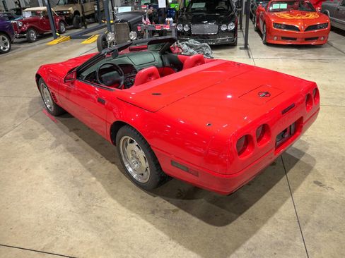 Used 1995 Chevrolet Corvette Base 2dr Convertible image 16