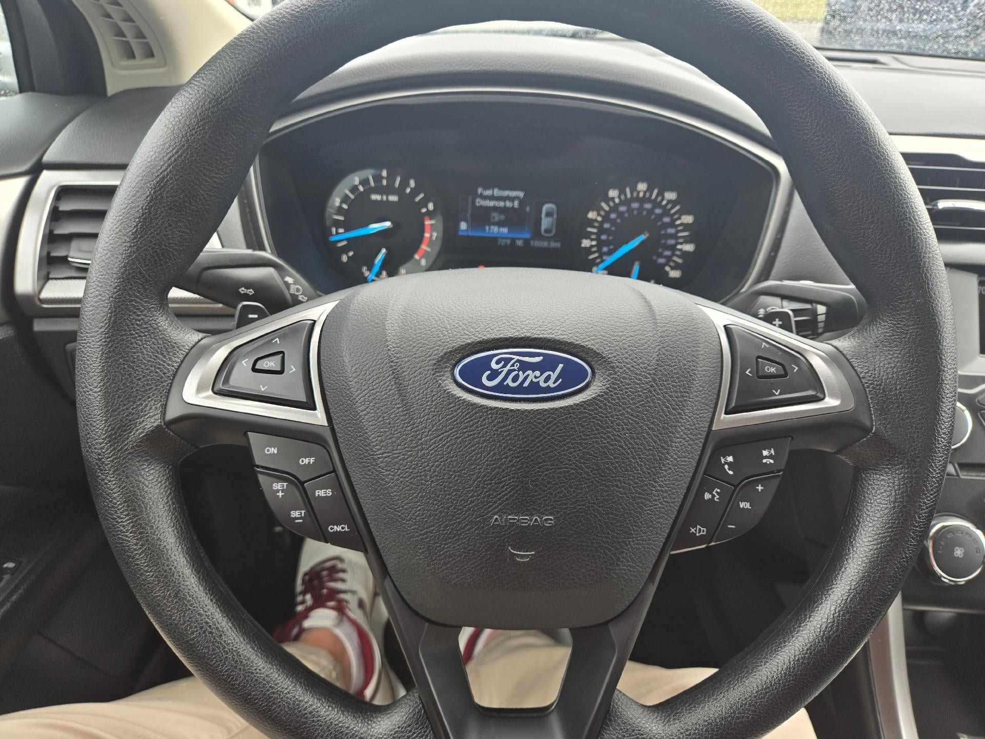 Used 2018 Ford Fusion SE FWD image 14