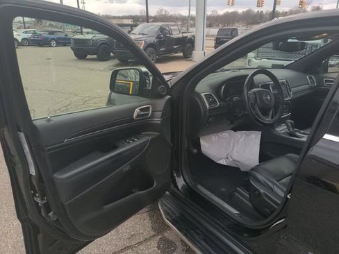 Used 2020 Jeep Grand Cherokee Limited w/ Luxury Group II image 9