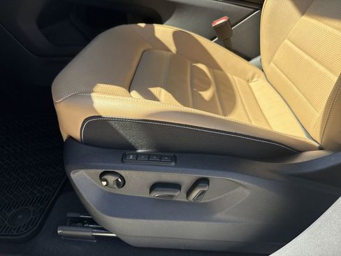 Used 2025 Volkswagen Atlas Cross Sport SEL R-Line image 13