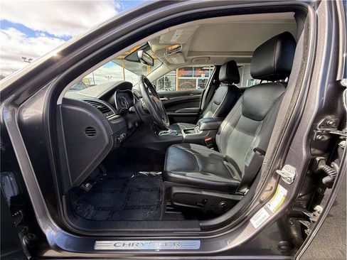 Used 2016 Chrysler 300 C RWD image 7