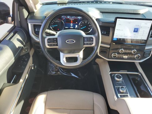 Used 2022 Ford Expedition XLT image 12