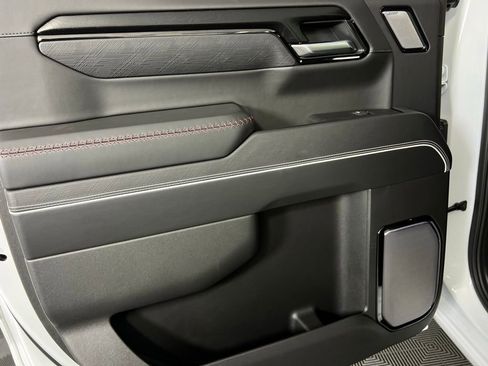 Used 2025 GMC Sierra 1500 AT4X image 28