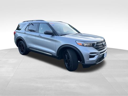 Used 2022 Ford Explorer XLT w/ Equipment Group 202A image 7