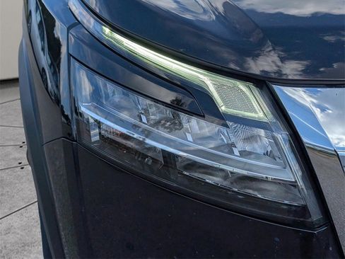 Used 2022 Nissan Pathfinder SV image 9