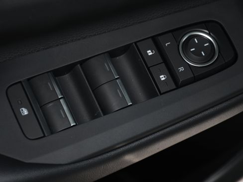 New 2025 Toyota Prius Plug-In Hybrid image 6