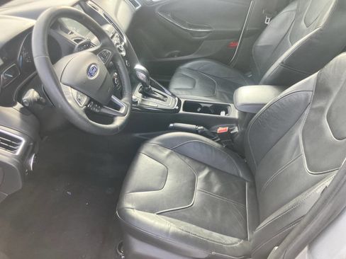 Used 2017 Ford Focus Titanium w/ Titanium Technology Package image 12