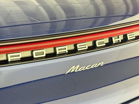 Certified 2026 Porsche Macan AWD/4WD image 25
