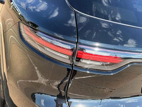 Used 2023 Porsche Cayenne Platinum Edition image 31