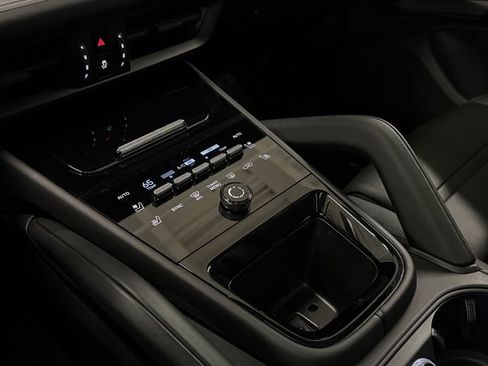 Certified 2026 Porsche Cayenne E-Hybrid AWD/4WD image 23