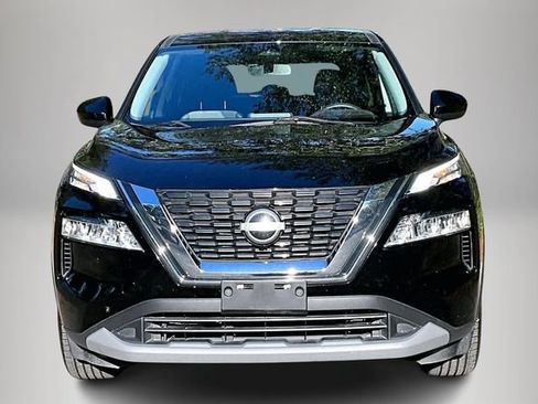 Used 2023 Nissan Rogue SV image 3