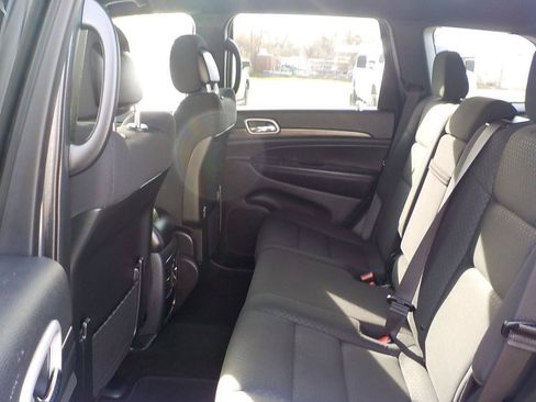 Used 2020 Jeep Grand Cherokee Laredo RWD image 11
