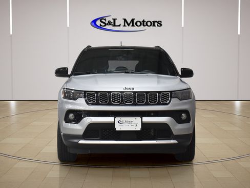 Used 2025 Jeep Compass Limited AWD/4WD image 2