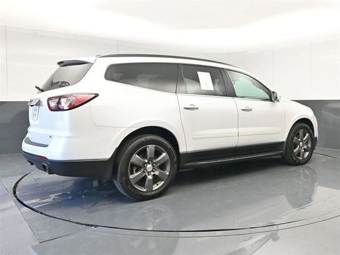 Used 2017 Chevrolet Traverse LT image 5