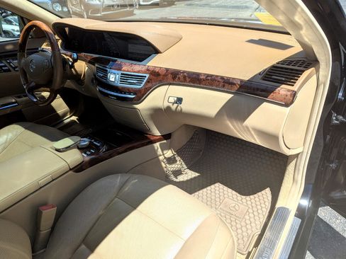 Used 2010 Mercedes-Benz S 550 4MATIC image 36