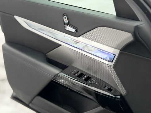 Certified 2023 BMW 760i xDrive w/ Executive Package image 21