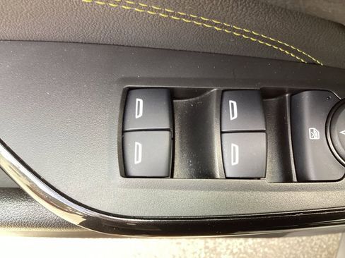 Used 2024 Chevrolet Trax LT w/ Sunroof Package FWD image 43