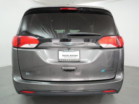 Used 2019 Chrysler Pacifica Limited w/ Advanced Safetytec Group image 8