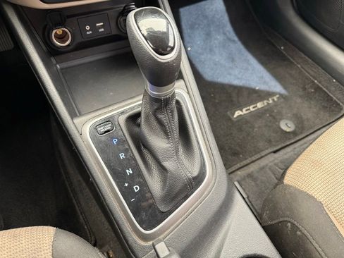 Used 2022 Hyundai Accent SE FWD image 14