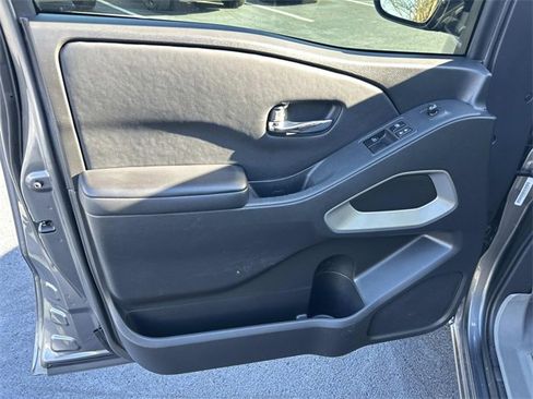 Used 2025 Nissan Frontier SV image 20