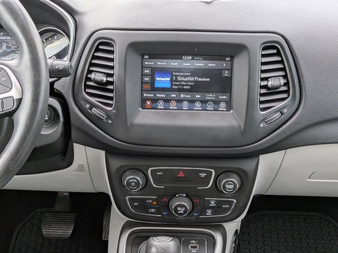 Used 2020 Jeep Compass Latitude w/ Cold Weather Group AWD/4WD image 17
