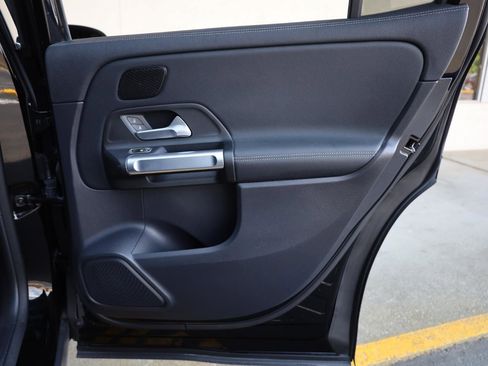 Used 2023 Mercedes-Benz EQB 300 4MATIC w/ Exclusive Package image 19