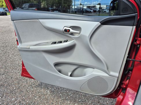 Used 2013 Toyota Corolla LE FWD image 24