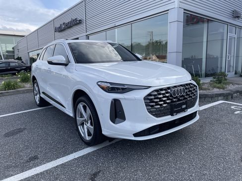 Certified 2025 Audi Q5 Premium Plus w/ Premium Plus AWD/4WD image 1